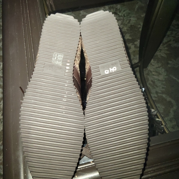 Women's sneakers - Picture 4 of 4